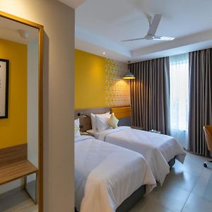 Deluxe Twin Room Happy Hour 11 on Laundry