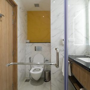 Deluxe Double Room Happy Hour 11 on Laundry